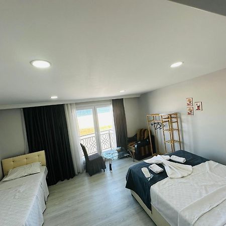 Holiday Beach Hotel Arnavutkoy Exteriör bild